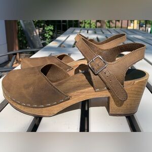 Victoria Sandgren wood clog heel